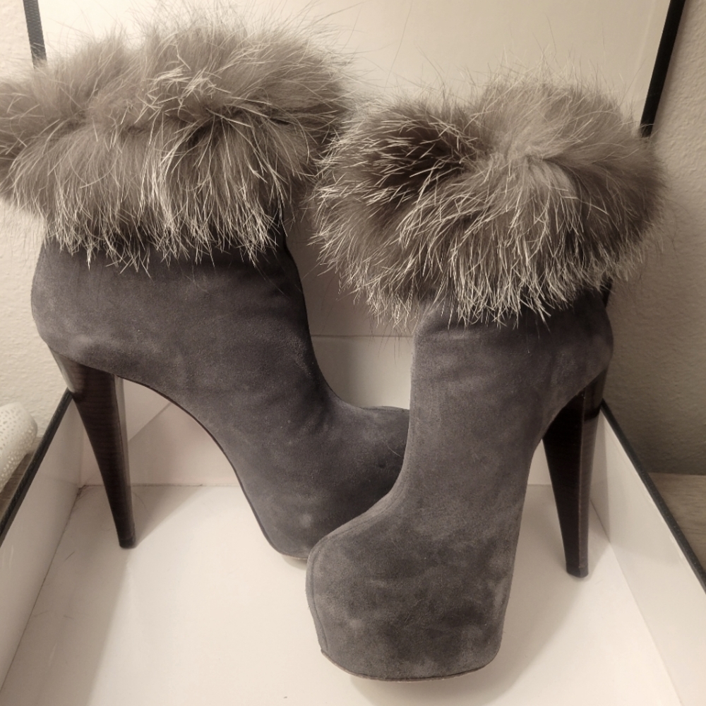 Alice and Olivia gray fur high heel boots 37.5